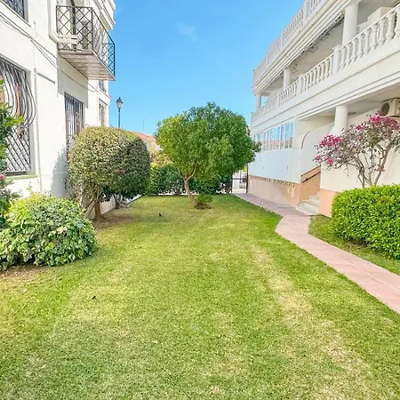 Little Lola, Carabeo * Nerja